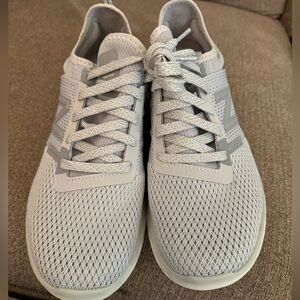 Women’s new balance shoes
